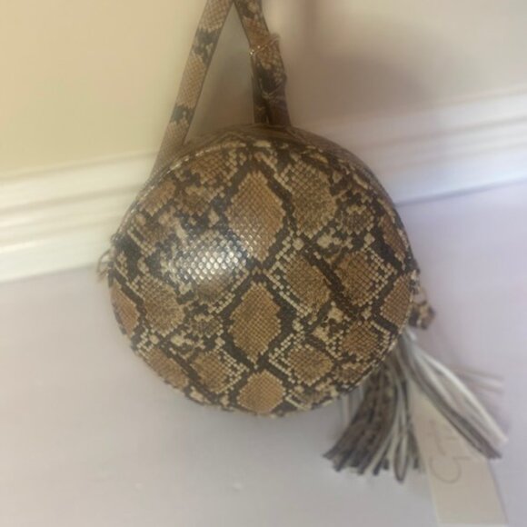 Caroline Hill Round Faux Snakeskin Crossbody bag with tassel- (NEW) - Picture 3 of 7